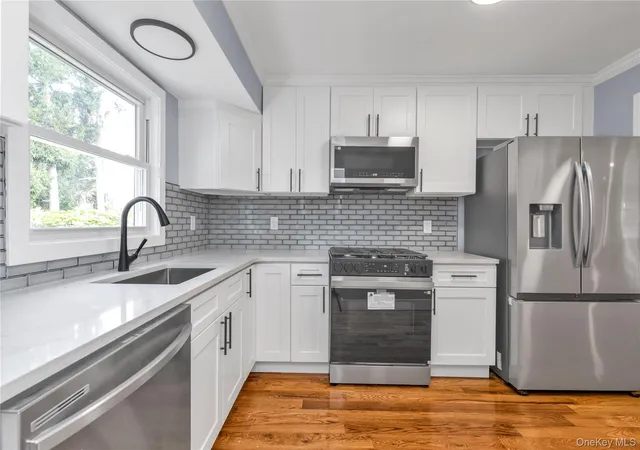 Photo 4 of Single family home for sale at 271 Sherman St, North Hempstead, NY 11590 | MLS# 1052401 | Listing updated on 2026-09-26
