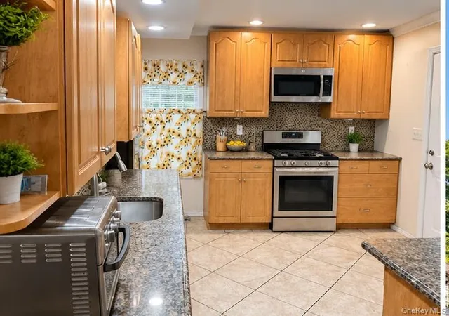 Photo 3 of Single family home for sale at 1873 Twain St, Hempstead, NY 11510 | MLS# 1052403 | Listing updated on 2026-09-18