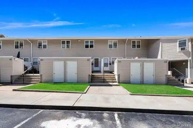 Listing Photo 2 - Condo for sale in 62 Townhouse Rd N located at 62 Townhouse Rd N, Huntington Station, NY 11746 - Unit #62