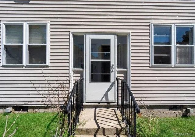 Listing Photo 5 - Condo for sale in building located at 62 Townhouse Rd N, Huntington Station, NY 11746 - Unit #62