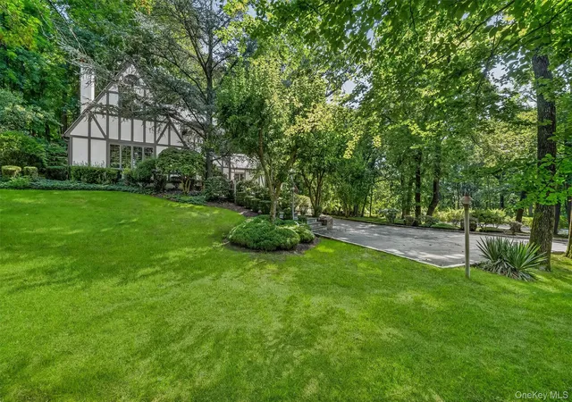 Photo 3 of Single family home for sale at 2 Mcguire Ln, Cortlandt, NY 10520 | MLS# 1052438 | Listing updated on 2026-09-19