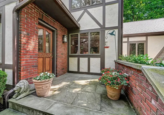 Photo 3 of Single family home for sale at 2 Mcguire Ln, Cortlandt, NY 10520 | MLS# 1052438 | Listing updated on 2026-09-19