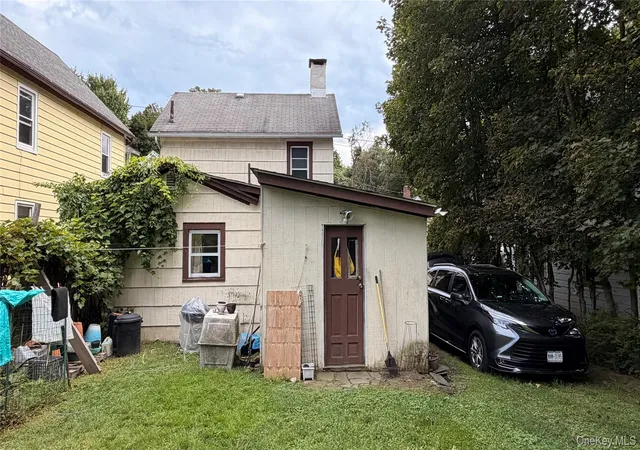 Photo 3 of Single family home for sale at 7 Harding St, Middletown, NY 10940 | MLS# 1052461 | Listing updated on 2026-09-30