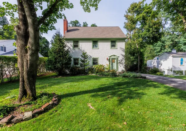 Photo 1 of Single family home for sale at 385 Main St, Brookhaven, NY 11733 | MLS# 1052464 | Listing updated on 2026-09-30