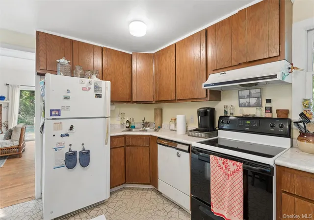 Photo 14 of Single family home for sale at 9 Tillinghast Pl, East Hampton, NY 11937 | MLS# 1052473 | Listing updated on 2026-10-07