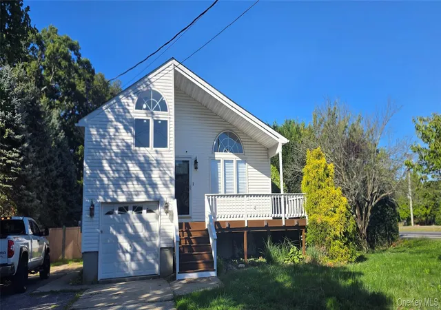 Photo 1 of Single family home for sale at 107 Parkview Dr, Brookhaven, NY 11967 | MLS# 1052474 | Listing updated on 2026-10-04