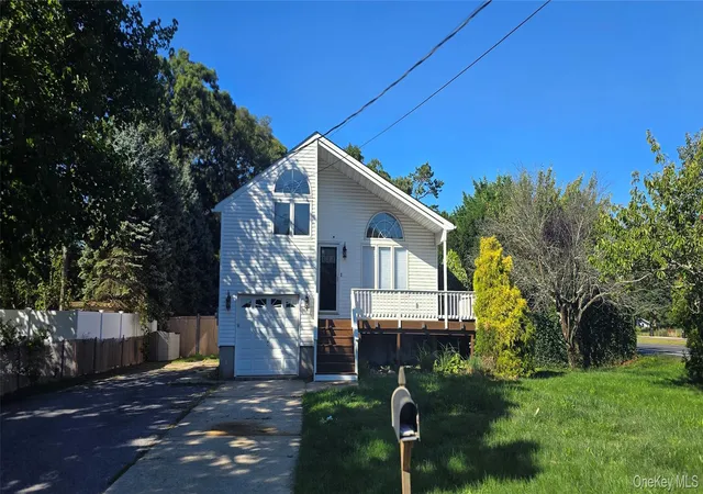 Photo 2 of Single family home for sale at 107 Parkview Dr, Brookhaven, NY 11967 | MLS# 1052474 | Listing updated on 2026-10-04