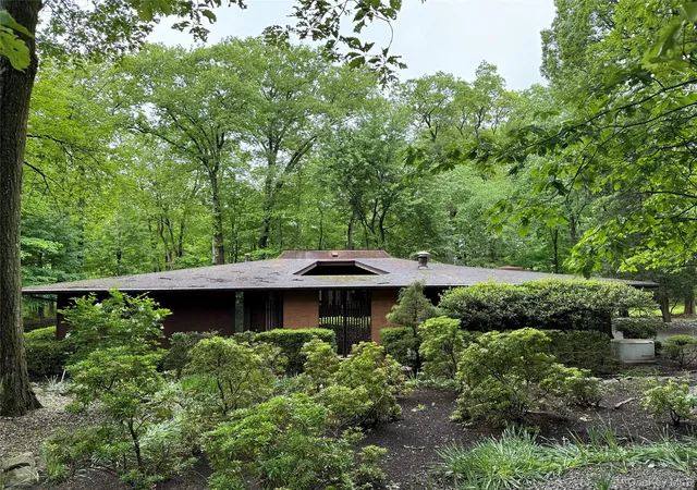 Photo 1 of Single family home for sale at 4 Linden Ct, Haverstraw, NY 10970 | MLS# 1052486 | Listing updated on 2026-10-07
