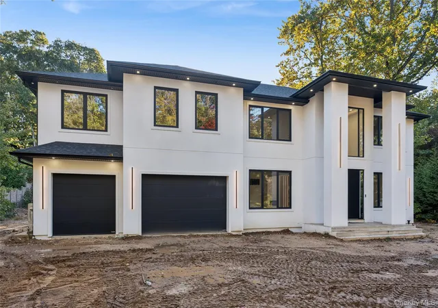 Photo 1 of Mansion for sale at 10 Beaumont Dr, Huntington, NY 11747 | MLS# 1052499 | Listing updated on 2026-10-20