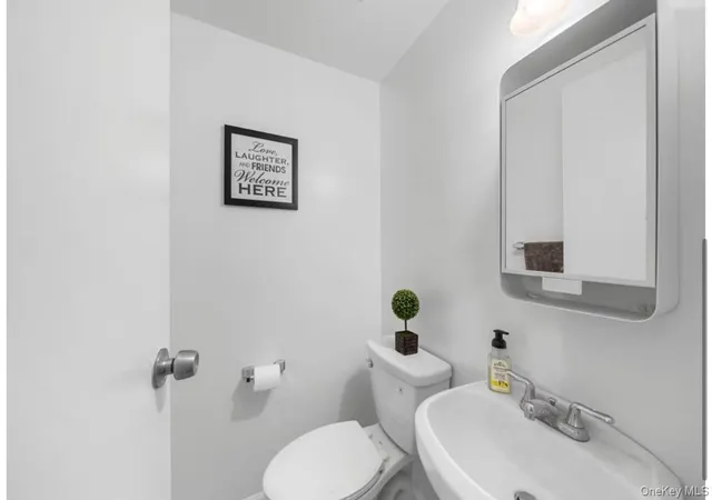 Listing Photo 4 - Condo for sale in building located at 177 Cambridge Dr, Brookhaven, NY 11776