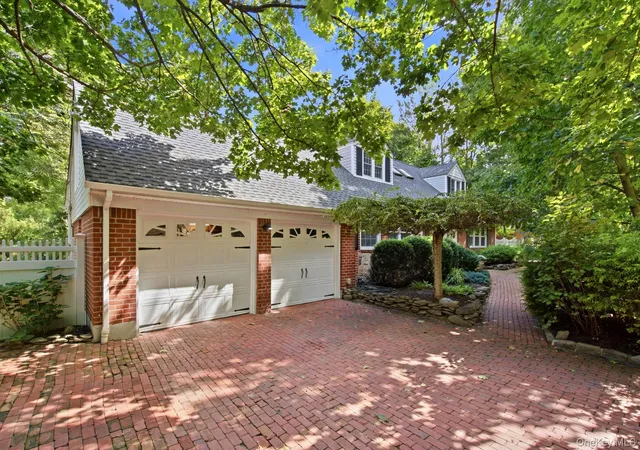 Photo 2 of Single family home for sale at 88 Little Neck Rd, Huntington, NY 11721 | MLS# 1052511 | Listing updated on 2026-09-28