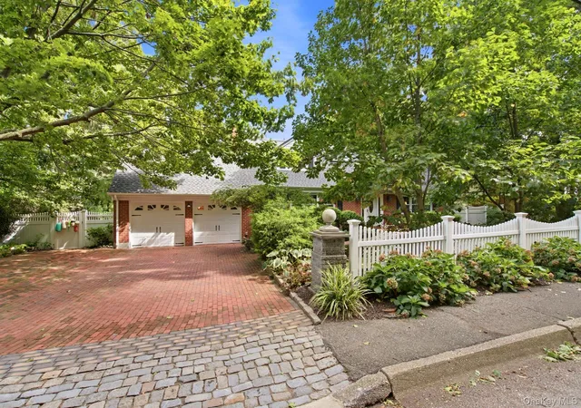 Photo 3 of Single family home for sale at 88 Little Neck Rd, Huntington, NY 11721 | MLS# 1052511 | Listing updated on 2026-09-28