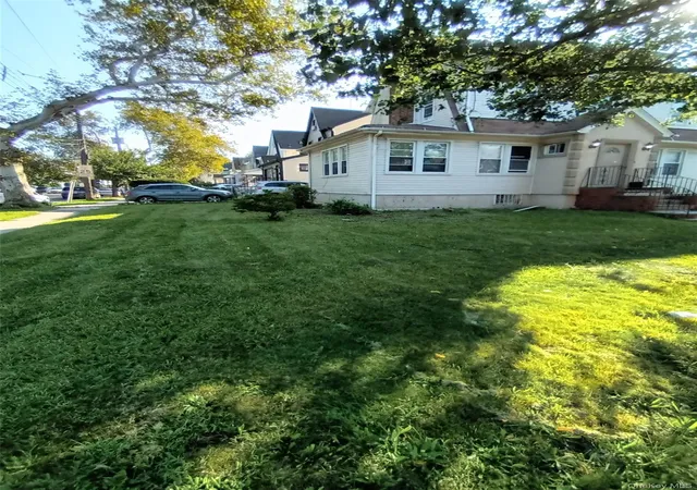 Photo 3 of Single family home for sale at 17704 137th Avenue, New York, NY 11434 | MLS# 1052512 | Listing updated on 2026-09-20