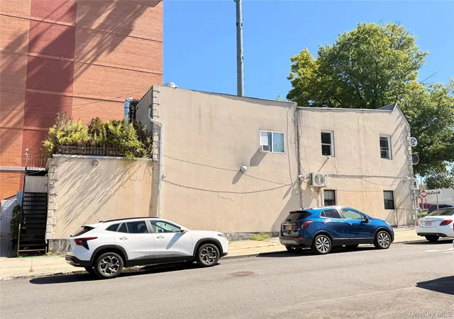Photo 2 of House for sale at 183-01 Horace Harding Expy, New York, NY 11365 | MLS# 1052520 | Listing updated on 2026-09-18