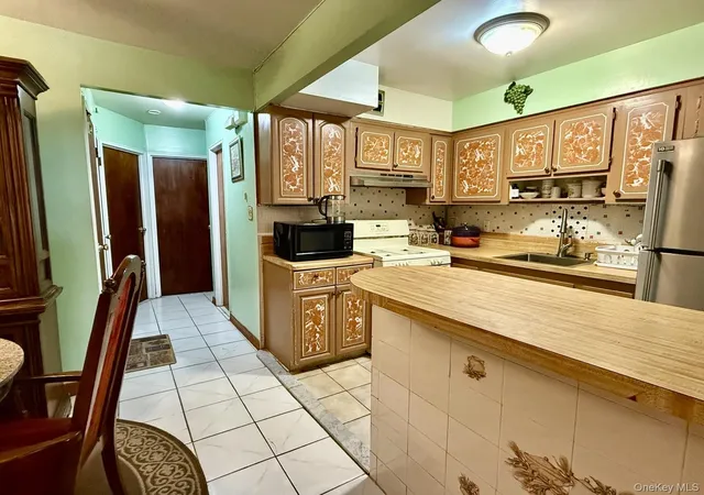 Photo 3 of House for sale at 621 Commonwealth Ave, New York, NY 10473 | MLS# 1052533 | Listing updated on 2026-09-18