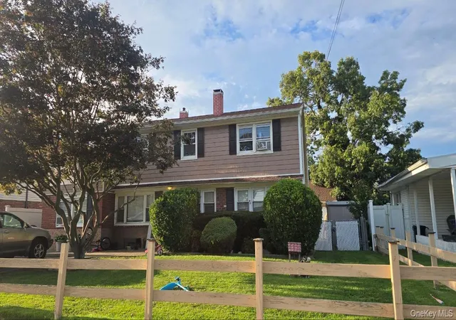 Photo 3 of Single family home for sale at 81 Baltimore Ave, Oyster Bay, NY 11758 | MLS# 1052540 | Listing updated on 2026-09-18