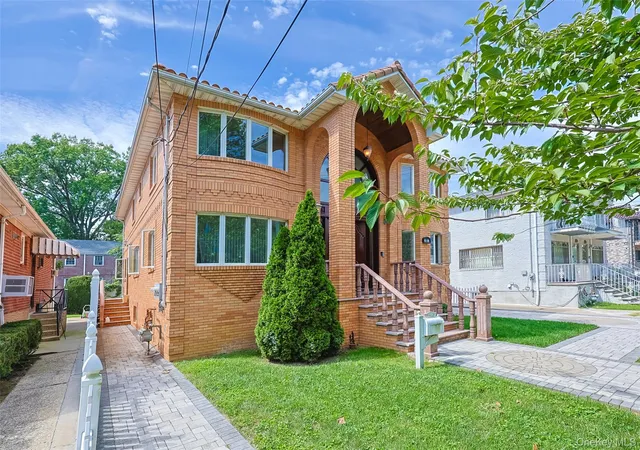 Photo 2 of House for sale at 61-36 Cloverdale Blvd, New York, NY 11364 | MLS# 1052546 | Listing updated on 2026-10-08
