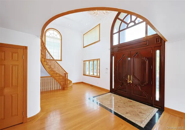 Photo 4 of House for sale at 61-36 Cloverdale Blvd, New York, NY 11364 | MLS# 1052546 | Listing updated on 2026-10-08