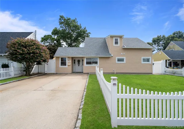 Photo 3 of Single family home for sale at 79 Albatross Rd, Hempstead, NY 11756 | MLS# 1052557 | Listing updated on 2026-10-10