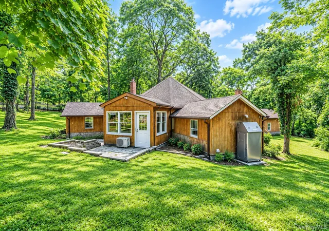 Photo 4 of Single family home for sale at 5 Jacobs Ln, Brookhaven, NY 11792 | MLS# 1052565 | Listing updated on 2026-09-22