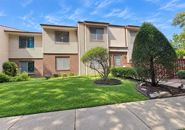 Photo 1 of Condo for sale at 924 Skyline Dr, Brookhaven, NY 11727 | MLS# 1052582 | Listing updated on 2026-10-07