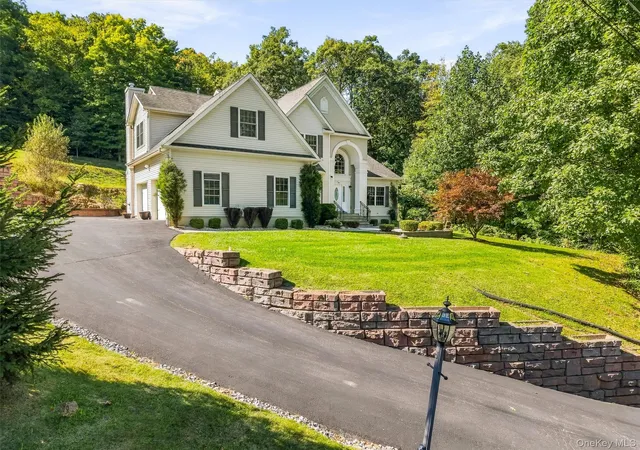 Single family home for sale at 2 Pond Ridge Xing, Newburgh, NY 12550 | MLS# 1052624