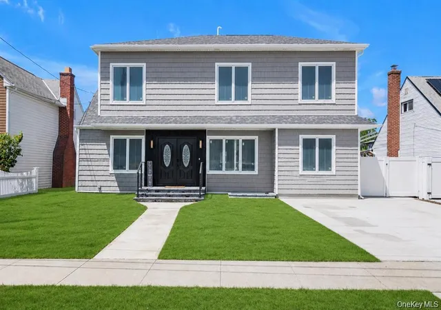 Photo 1 of Single family home for sale at 22 Miller Cir, Oyster Bay, NY 11801 | MLS# 1052642 | Listing updated on 2026-10-08
