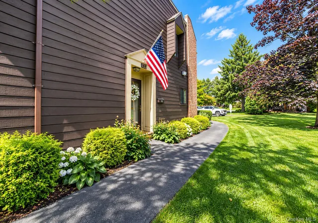Photo 2 of Single family home for sale at 133 Southgate Dr, Oyster Bay, NY 11762 | MLS# 1052652 | Listing updated on 2026-10-02