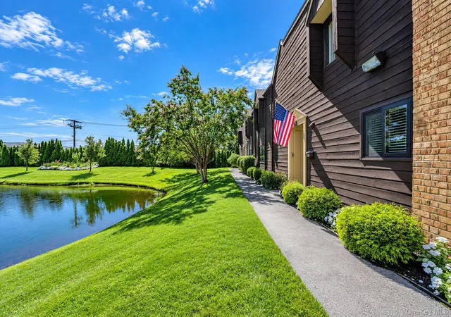 Photo 4 of Single family home for sale at 133 Southgate Dr, Oyster Bay, NY 11762 | MLS# 1052652 | Listing updated on 2026-10-02