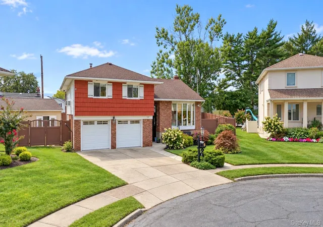 Photo 2 of Single family home for sale at 919 Park Ct, Hempstead, NY 11581 | MLS# 1052653 | Listing updated on 2026-09-28