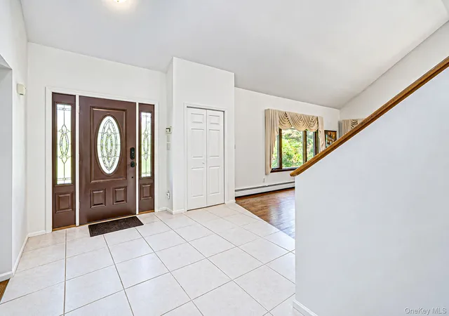 Photo 3 of Single family home for sale at 4 Kroft Ct, Huntington, NY 11743 | MLS# 1052664 | Listing updated on 2026-10-08