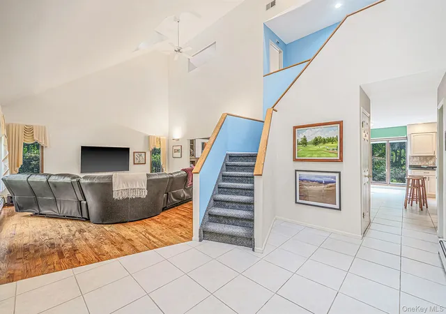 Photo 4 of Single family home for sale at 4 Kroft Ct, Huntington, NY 11743 | MLS# 1052664 | Listing updated on 2026-10-08