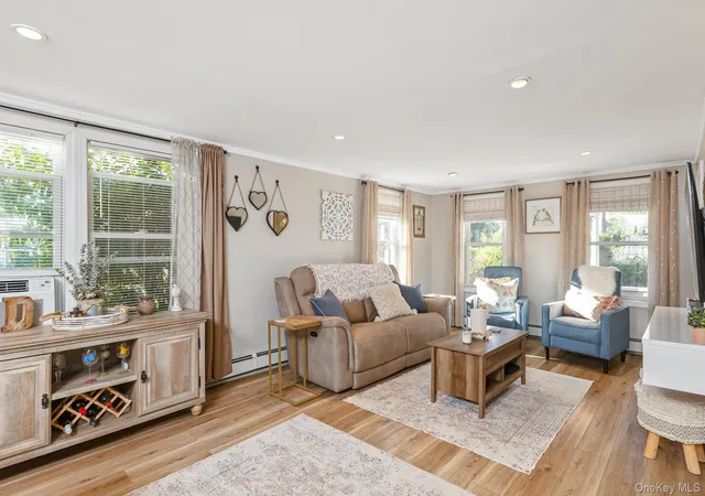 Photo 3 of Single family home for sale at 455 Montauk Hwy, Southampton, NY 11941 | MLS# 1052668 | Listing updated on 2026-10-03