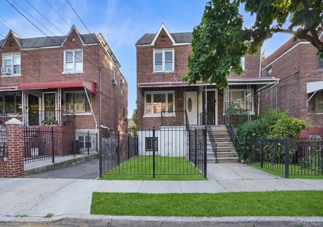 Photo 1 of Single family home for sale at 4135 Murdock Ave, New York, NY 10466 | MLS# 1052694 | Listing updated on 2026-10-08