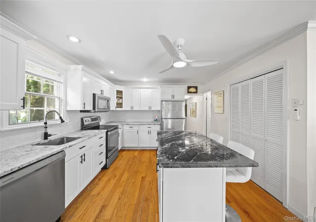 Photo 4 of House for sale at 70 Middle Pond Rd #22, Southampton, NY 11968 | MLS# 1052698 | Listing updated on 2026-09-20