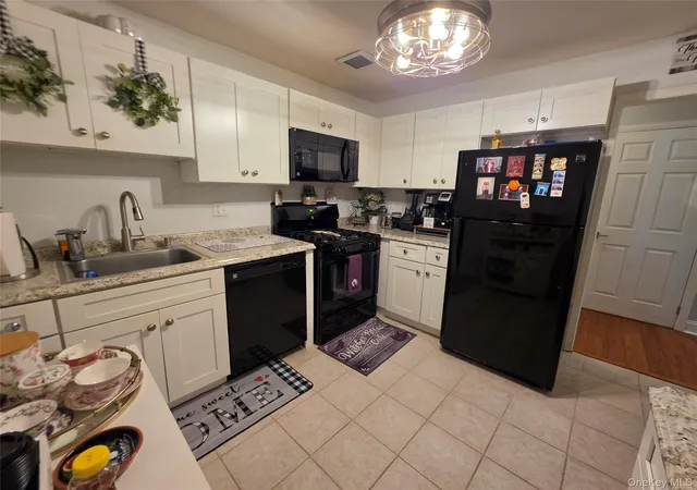 Listing Photo 4 - Condo for sale in building located at 320 Country Clb Ln, Haverstraw, NY 10970