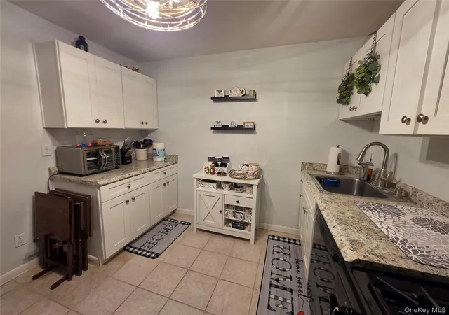 Listing Photo 5 - Condo for sale in building located at 320 Country Clb Ln, Haverstraw, NY 10970