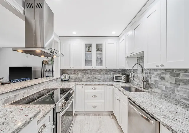 Photo 4 of Condo for sale at 28 Richmond Blvd #1B, Brookhaven, NY 11779 | MLS# 1052770 | Listing updated on 2026-09-26