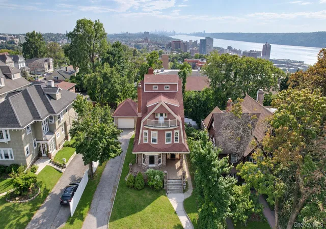 Listing Photo 2 - Condo for sale in building located at 10 Delavan Ter, Yonkers, NY 10703