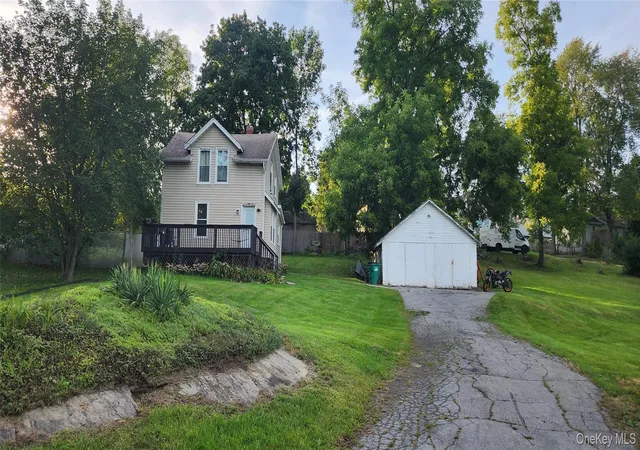 Photo 2 of Single family home for sale at 613-615 Salt Point Turnpike, Hyde Park, NY 12601 | MLS# 1052792 | Listing updated on 2026-09-23