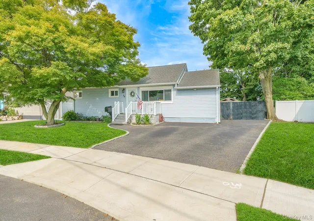 Photo 1 of Single family home for sale at 64 Frank St, Babylon, NY 11757 | MLS# 1052793 | Listing updated on 2026-09-21