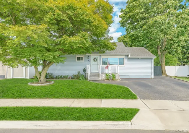 Photo 2 of Single family home for sale at 64 Frank St, Babylon, NY 11757 | MLS# 1052793 | Listing updated on 2026-09-21