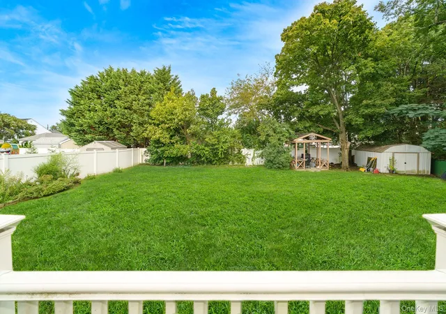 Photo 23 of Single family home for sale at 64 Frank St, Babylon, NY 11757 | MLS# 1052793 | Listing updated on 2026-10-04