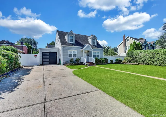 Photo 1 of Single family home for sale at 6 Manchester St, North Hempstead, NY 11590 | MLS# 1052794 | Listing updated on 2026-09-27