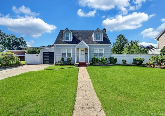 Photo 3 of Single family home for sale at 6 Manchester St, North Hempstead, NY 11590 | MLS# 1052794 | Listing updated on 2026-09-27