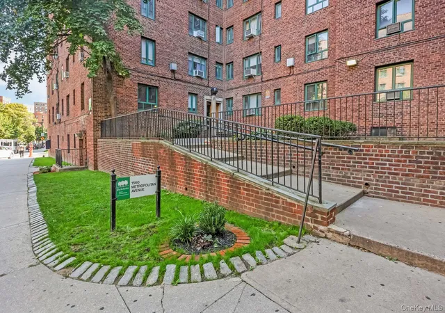 Photo 2 of Condo for sale at 1560 Metropolitan Ave #5B, New York, NY 10462 | MLS# 1052817 | Listing updated on 2026-09-24