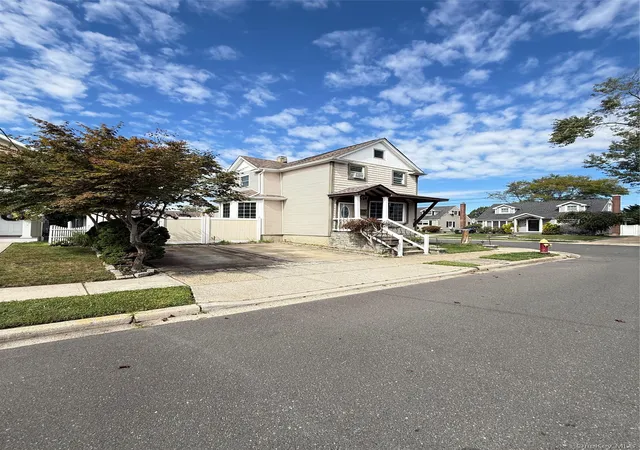 Photo 2 of Single family home for sale at 1720 Montague Ave, Hempstead, NY 11566 | MLS# 1052818 | Listing updated on 2026-10-04