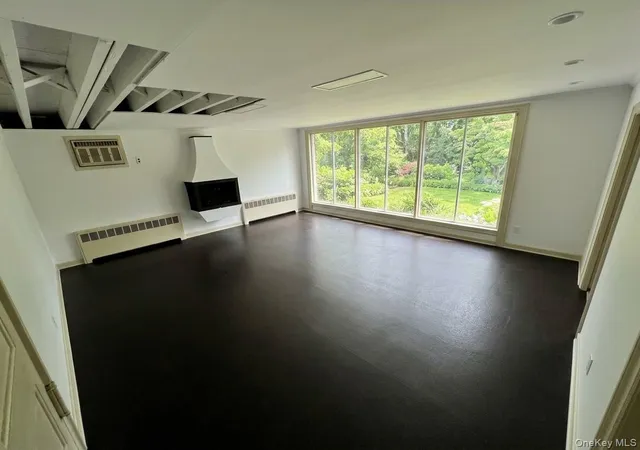 Photo 3 of Single family home for sale at 108 Gilmar Ln, North Hempstead, NY 11577 | MLS# 1052837 | Listing updated on 2026-09-22