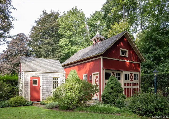 Photo 3 of Single family home for sale at 750 Reeve Ave, Southold, NY 11952 | MLS# 1052843 | Listing updated on 2026-09-26