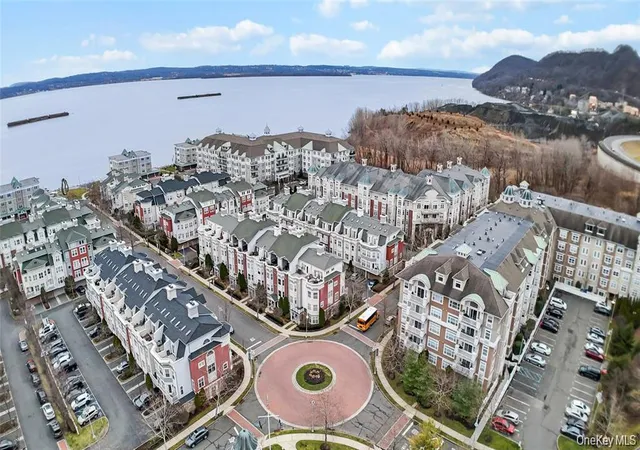 Photo 3 of Condo for sale at 3 Harbor Pointe Dr, Haverstraw, NY 10927 | MLS# 1052865 | Listing updated on 2026-10-08